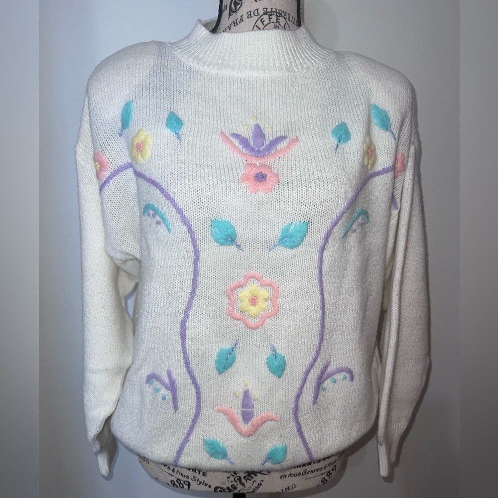 Basket of Yarn 80s Vintage Pastel Floral Embroidered Mock Neck Sweater/Large